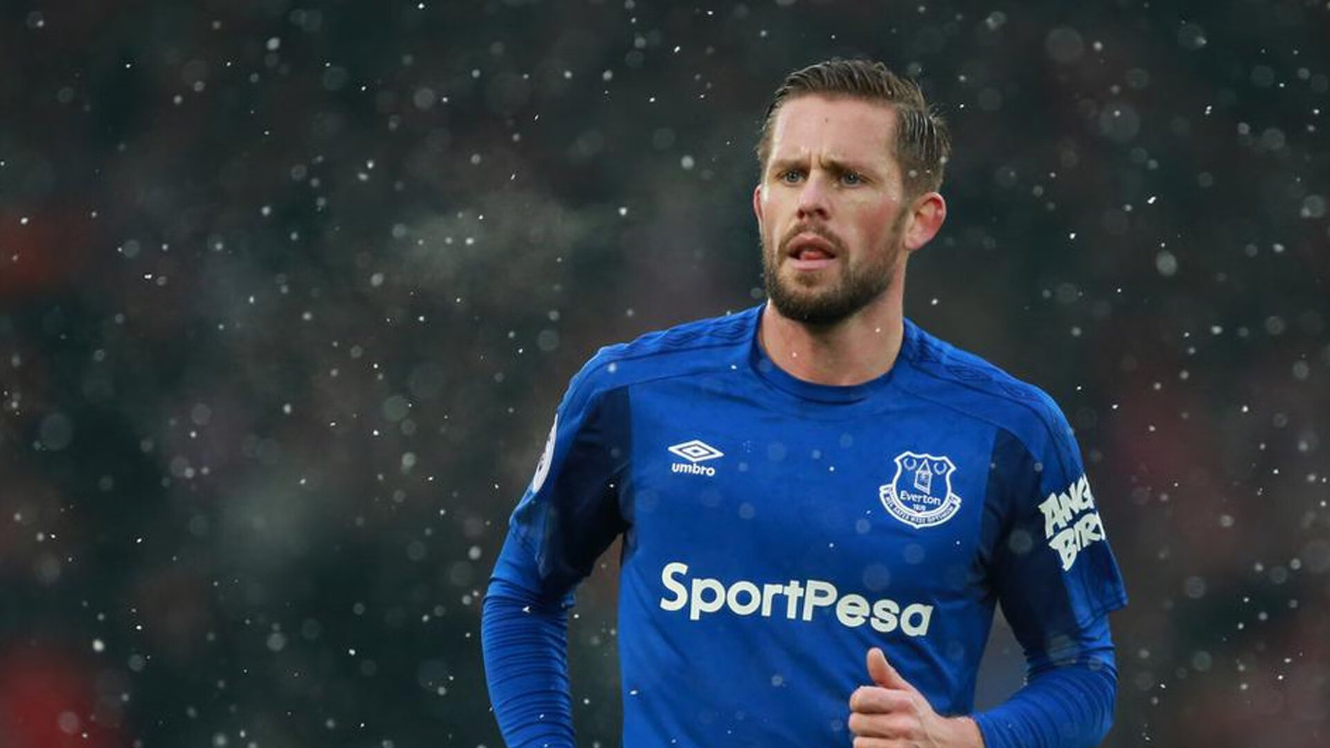 萨拉赫新星刷新纪录表现突出，独行侠前途光明！赛场气氛高涨