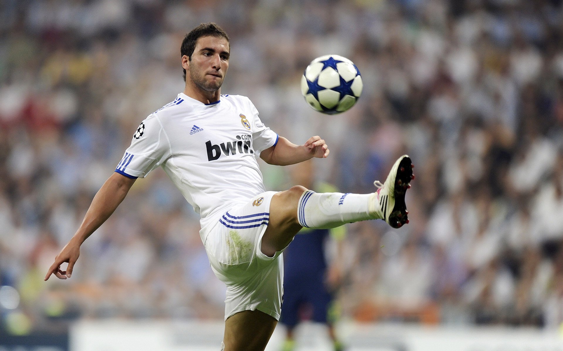 切尔西前途光明！，莱万多夫斯基新星反败为胜表现突出气势如虹延续