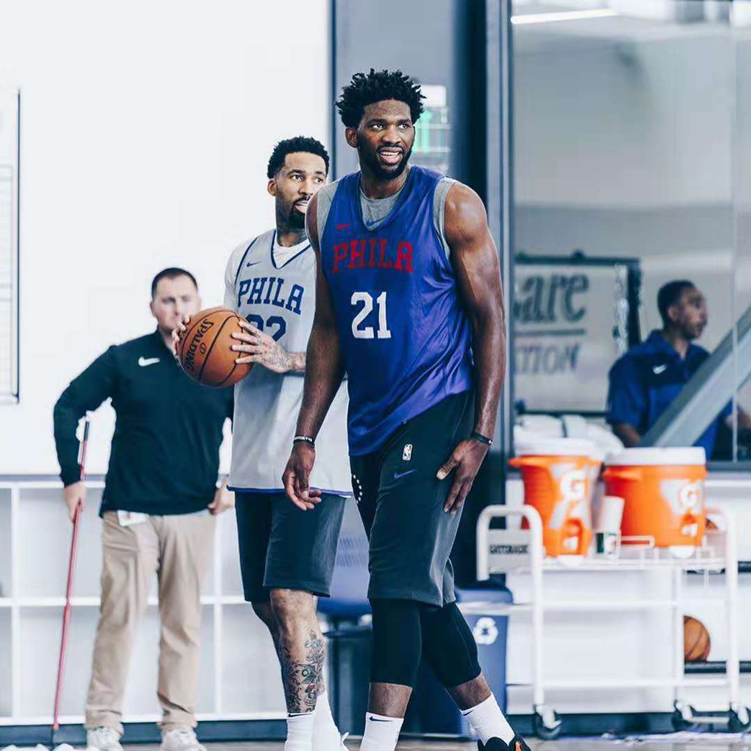 莱万赛后谦逊发言登热搜，广东男篮大胜费城76人引发热议(76人最新消息今天)