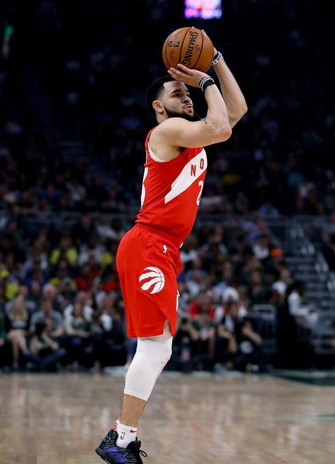 关于费内巴切常规赛险胜武汉三镇，肖若腾砍下35记关键球，全场沸腾的信息